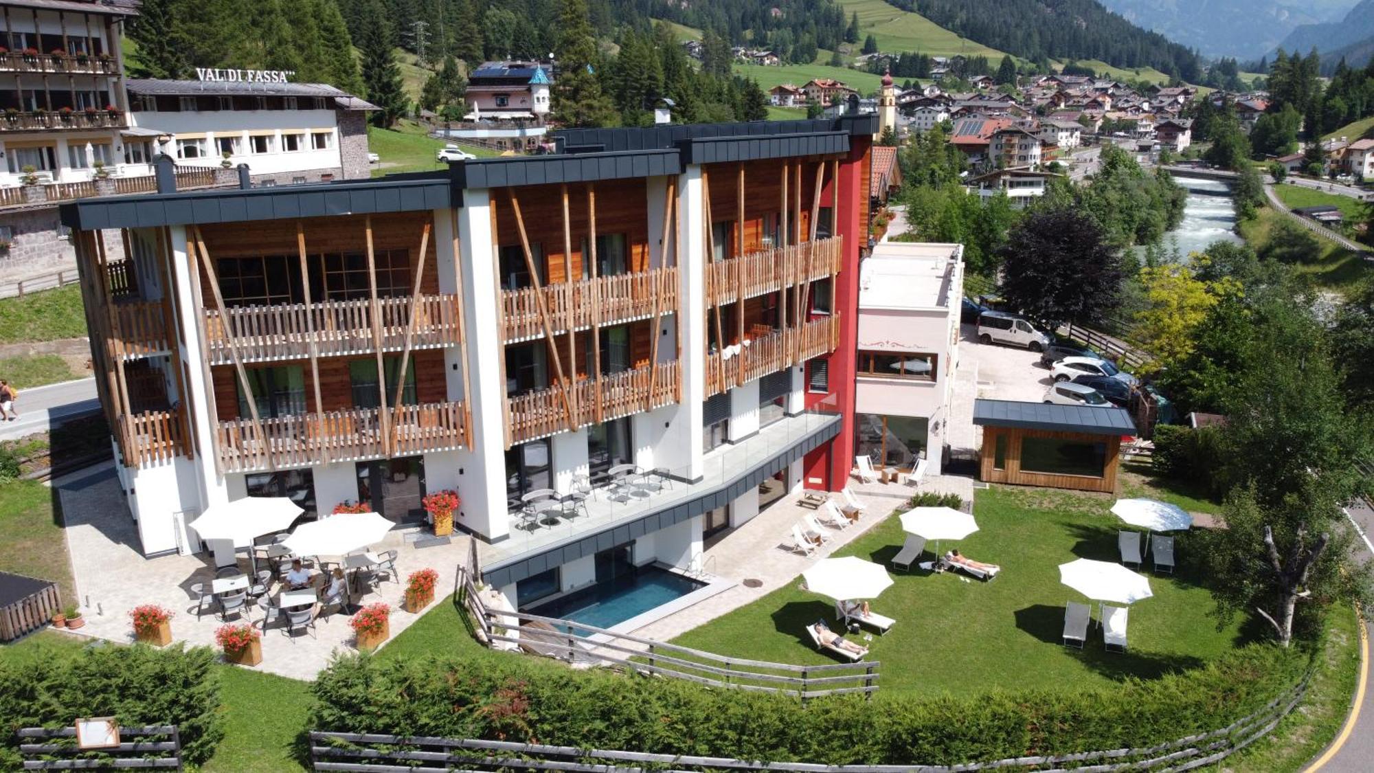 Hotel Miravalle Soraga Exterior foto